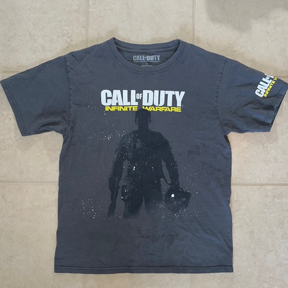 Men’s Medium Call Of Duty infinite Warfare Gray T-shirt